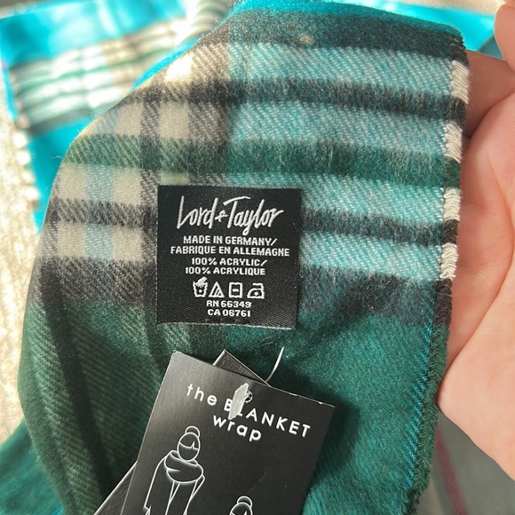 Scarf - Picture 4 of 4